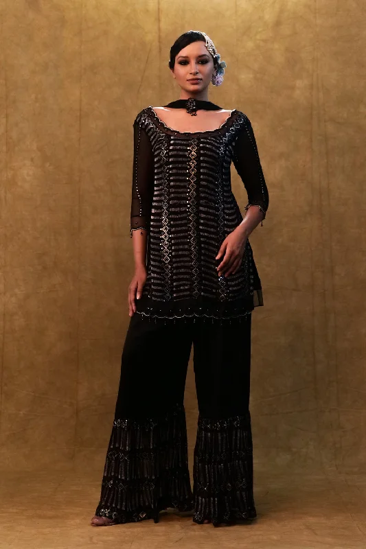 Black Kurta Set Paired With Fringe Dupatta And Flared Pants Crop Bootcut,