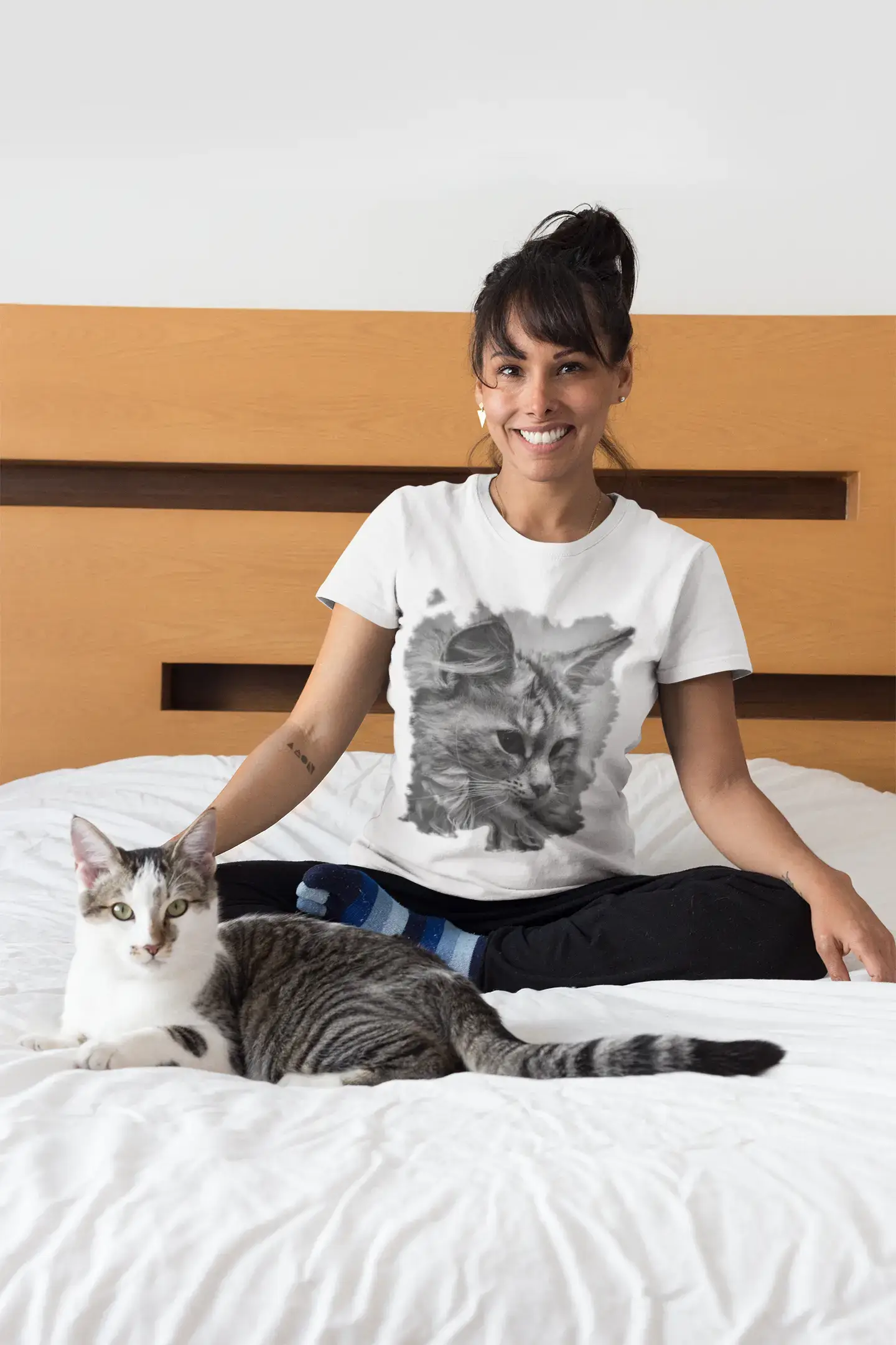 Cat Maine Coon, Tshirt, White Women's T-shirt 00222 Solid Print Embellished